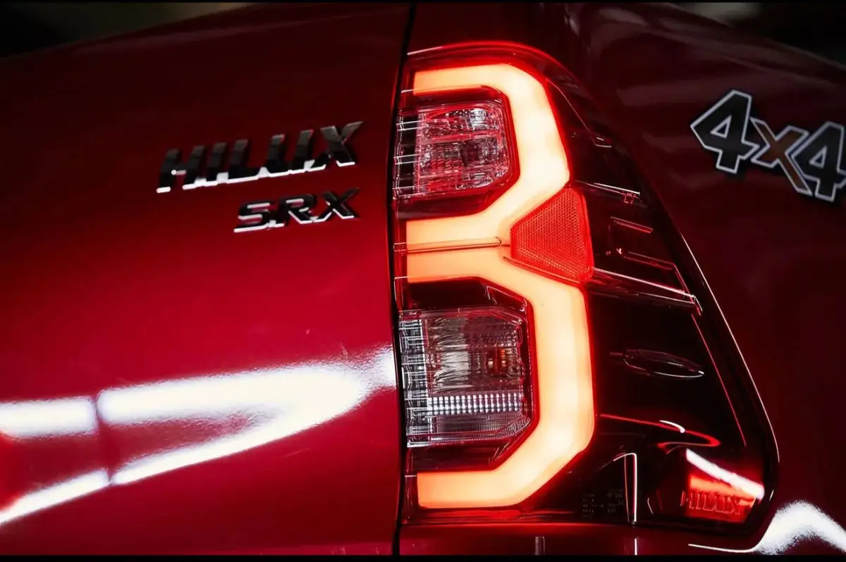 Faro Toyota Trasero Hilux 2019 2023 Derecho Led - Imagen 2