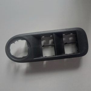 Moldura Comando Vidrios Renault Oroch.